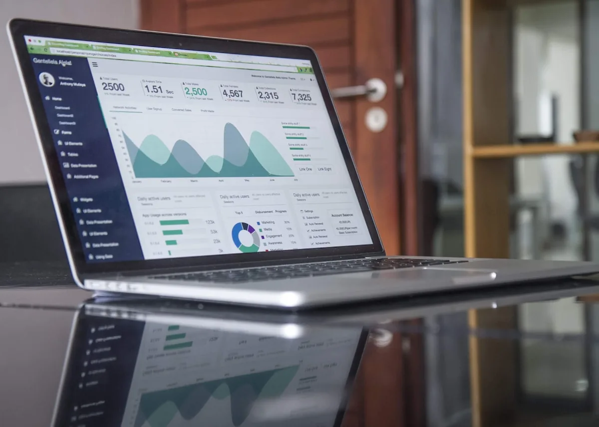 Laptop showing clean cloud accounting dashboard
